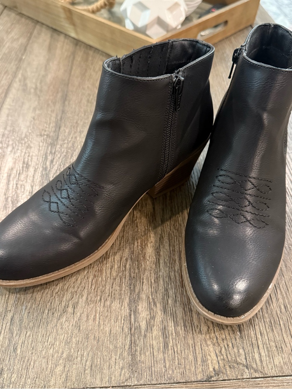 FRYE AND CO. Women’s Black Faux Leather Ankle Booties with Side Zip